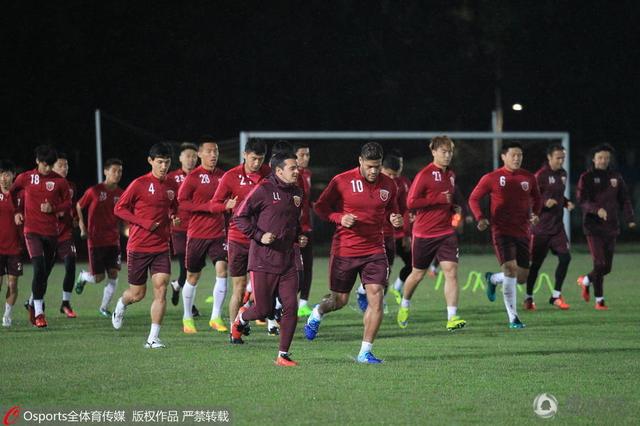 本片导演之一伊丽莎白;柴;瓦沙瑞莉及主人公亚历克斯;霍诺德也将在中国首映礼期间来到中国，与国内影迷进行互动交流